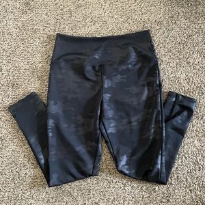 Knox rose faux leather camo leggings